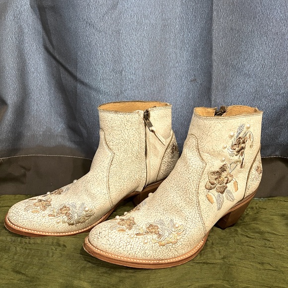 Shyanne White Booties - Picture 2 of 5